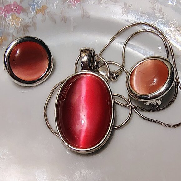 Vtg Roman RMN Pink Cats Eye Oval Pendent Silver Tone Necklace Clip Earrings Set - Picture 1 of 5